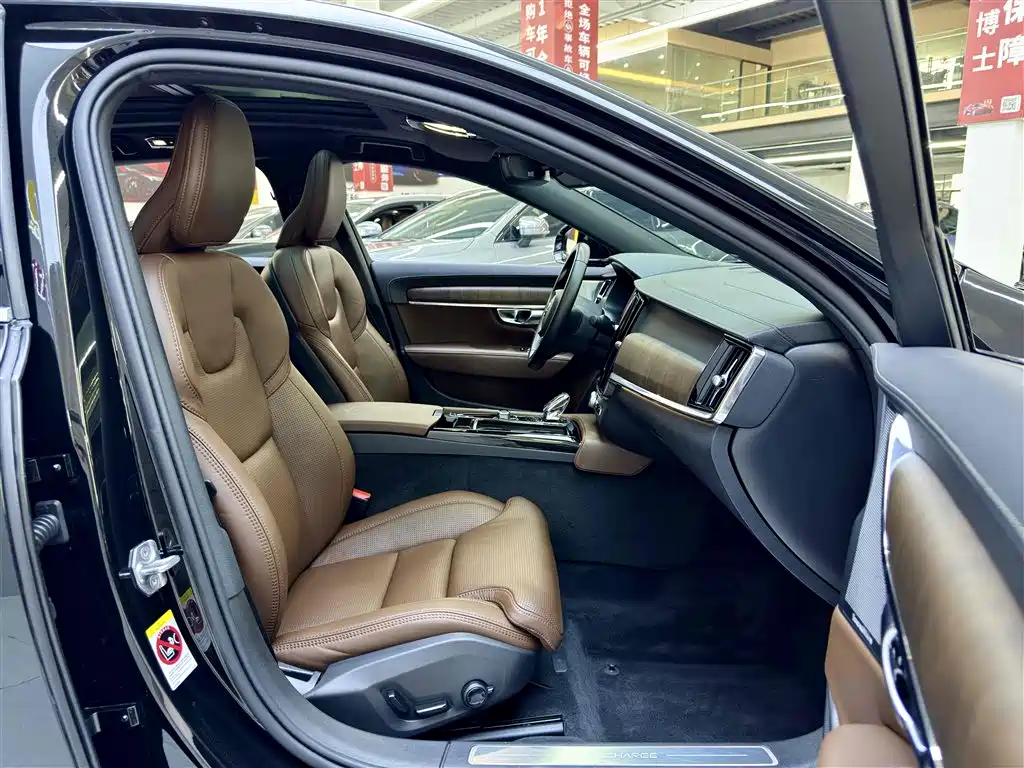Volvo S90 PHEV 沃尔沃S90插电式混动 2022款 T8 E驱混动 智雅豪华版