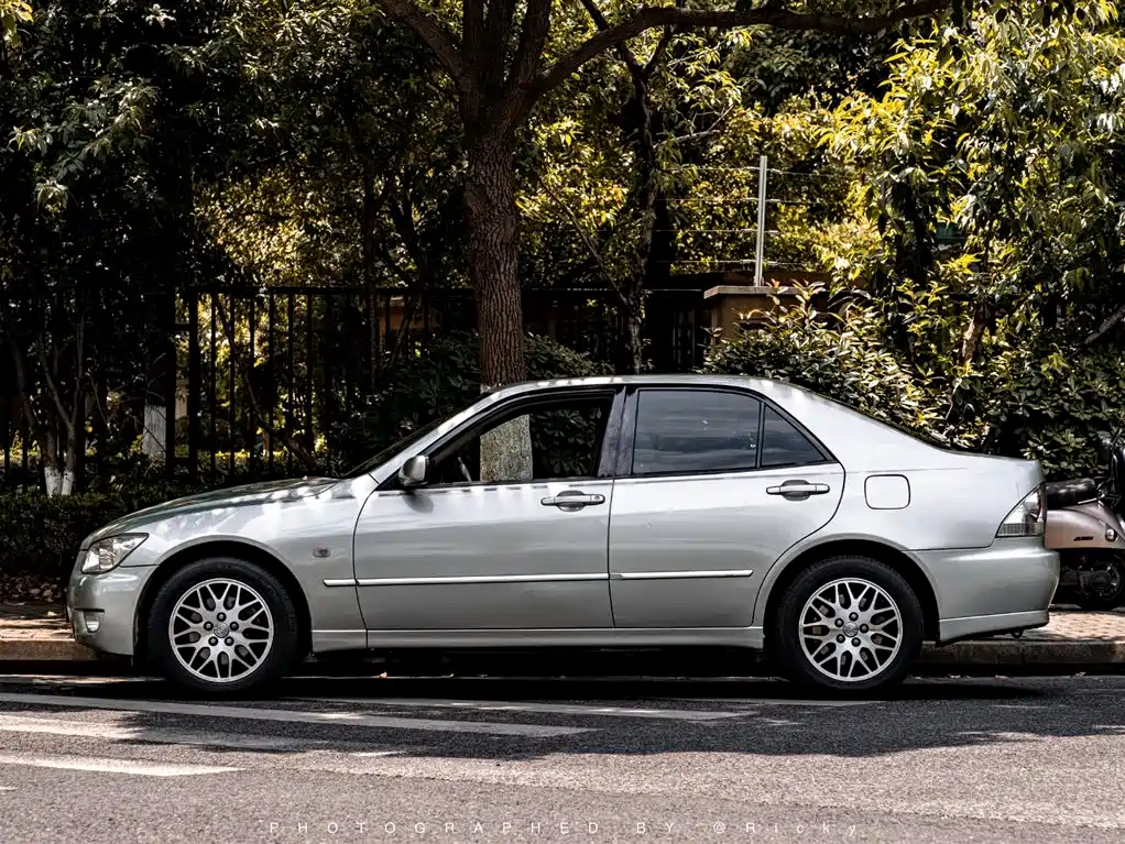 Lexus IS 200