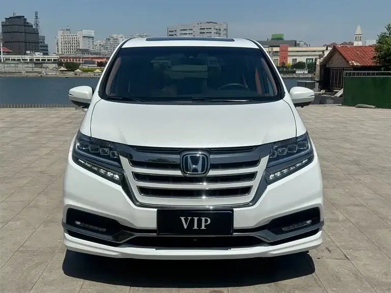 Honda Elysion 2.0 L Hybrid Luxury