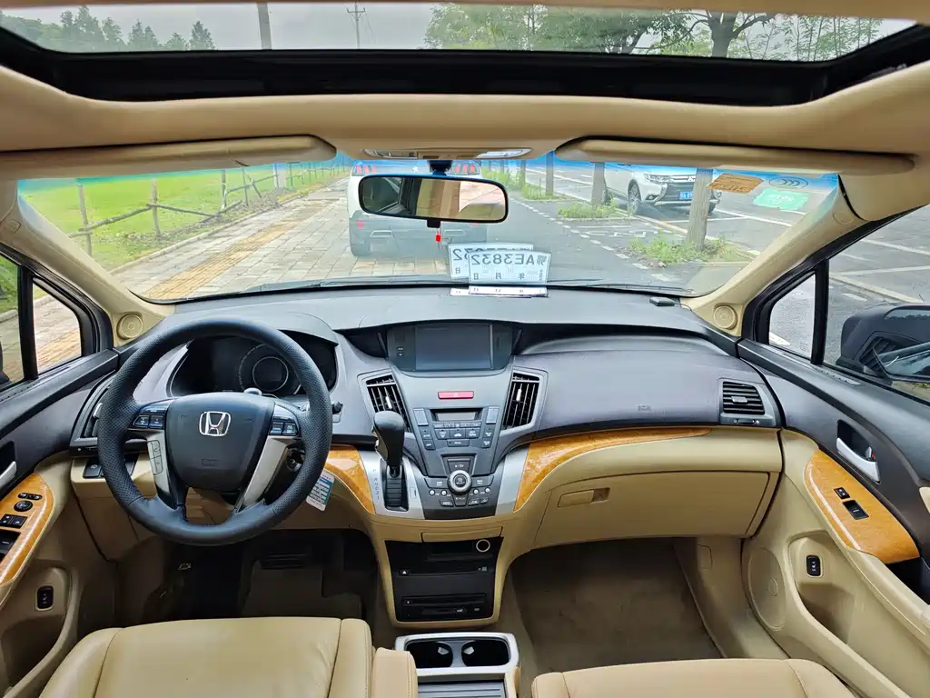 Odyssey 2.4 L Luxury