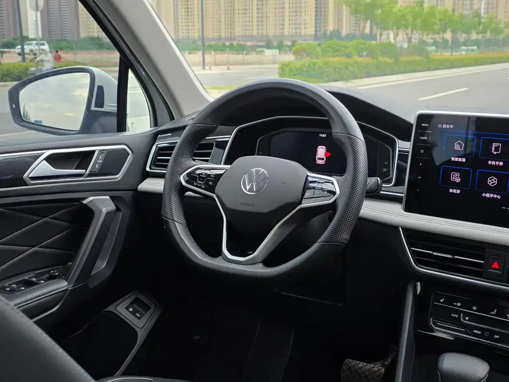Tiguan L NEV 途观L插电混动 2023款 430 PHEV 插电混动旗舰版