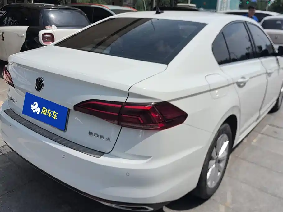 Bora 1.5 L Auto Comfort Connected