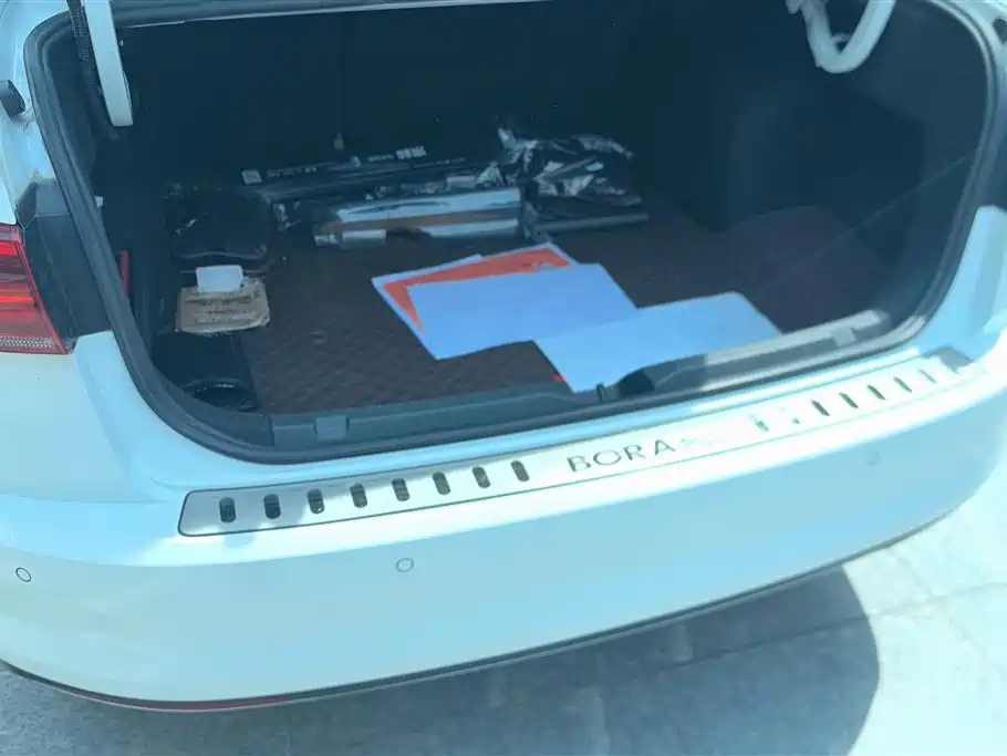 Bora 1.5 L Auto Comfort Connected
