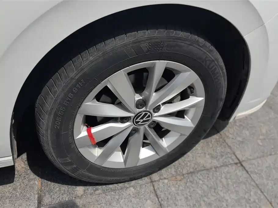 Bora 1.5 L Auto Comfort Connected