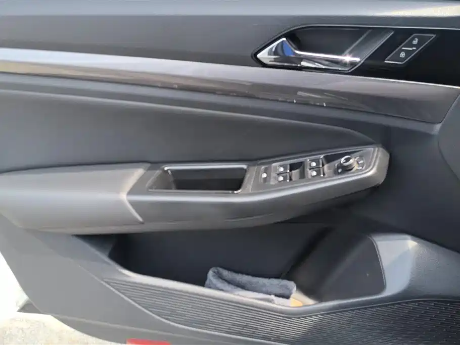 Bora 1.5 L Auto Comfort Connected