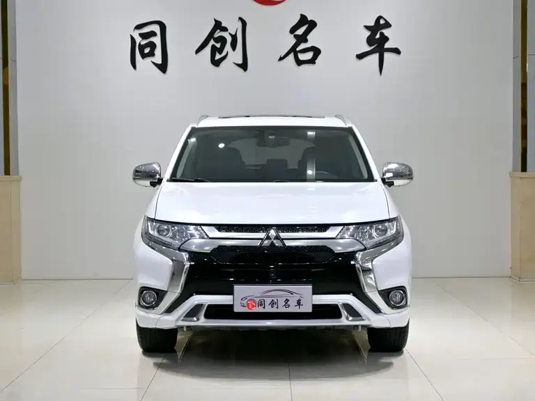Mitsubishi Outlander 2.0 L 2 WD Smooth Enjoyment 5-seat