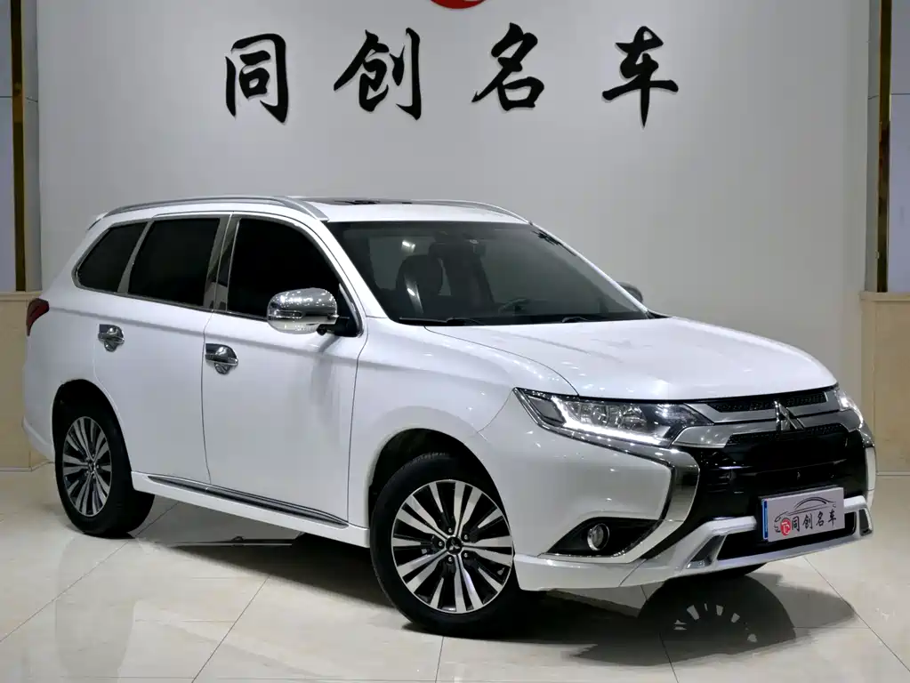 Outlander 2.0 L 2 WD Smooth Enjoyment 5-seat