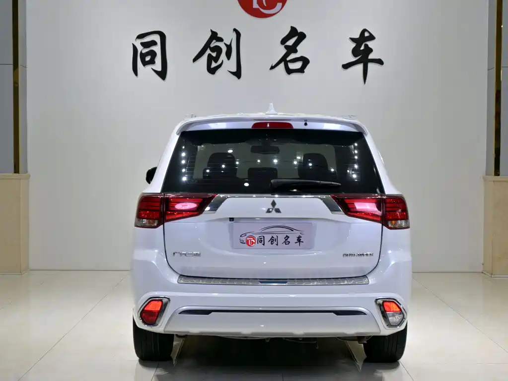 Outlander 2.0 L 2 WD Smooth Enjoyment 5-seat