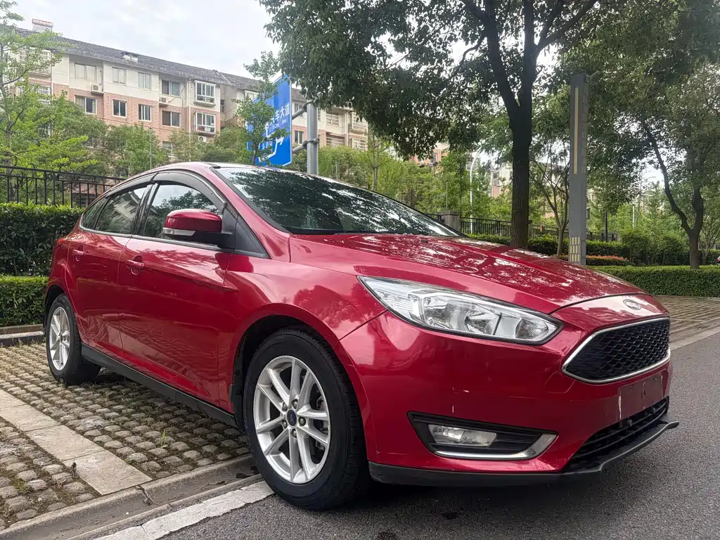 Focus Hatchback 1.6 L Auto Style