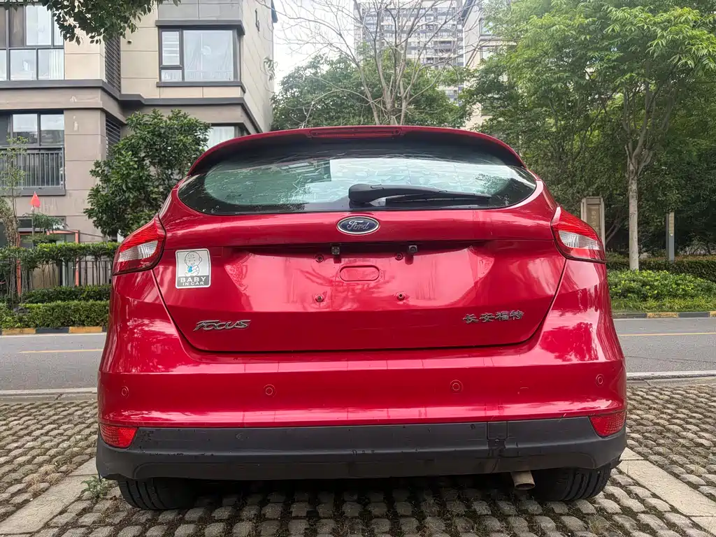Focus Hatchback 1.6 L Auto Style