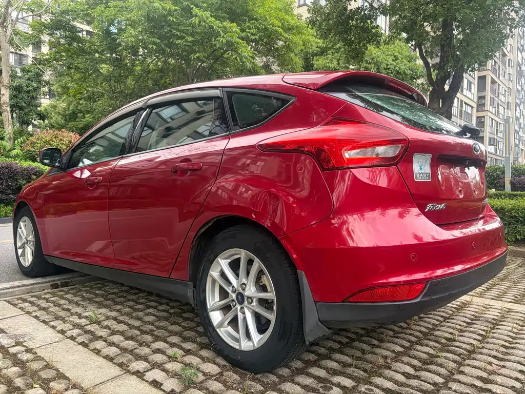 Focus Hatchback 1.6 L Auto Style
