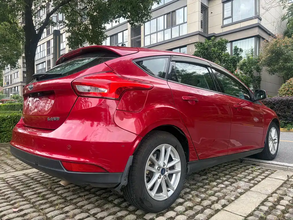 Focus Hatchback 1.6 L Auto Style