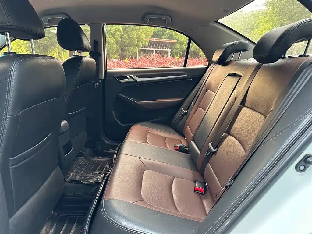 Vision 1.5 L Auto Happy