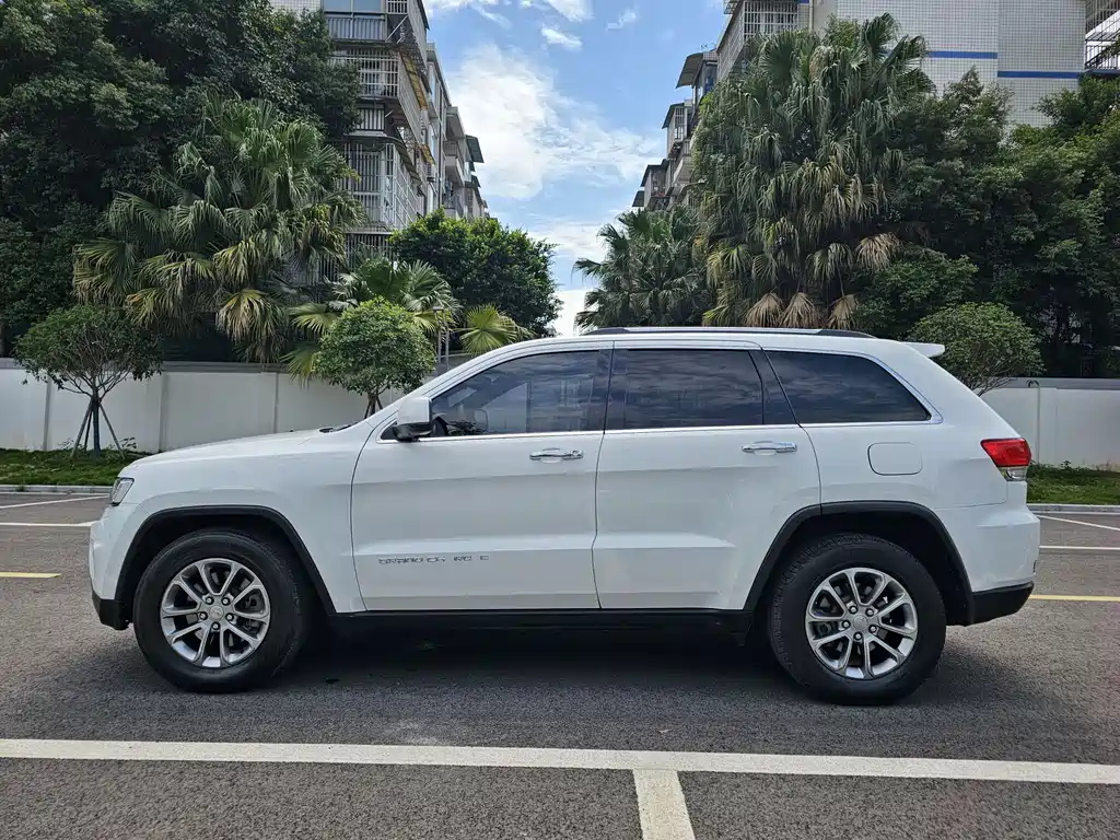 Grand Cherokee (Import) 3.0 L Comfort Enjoyment Navigation