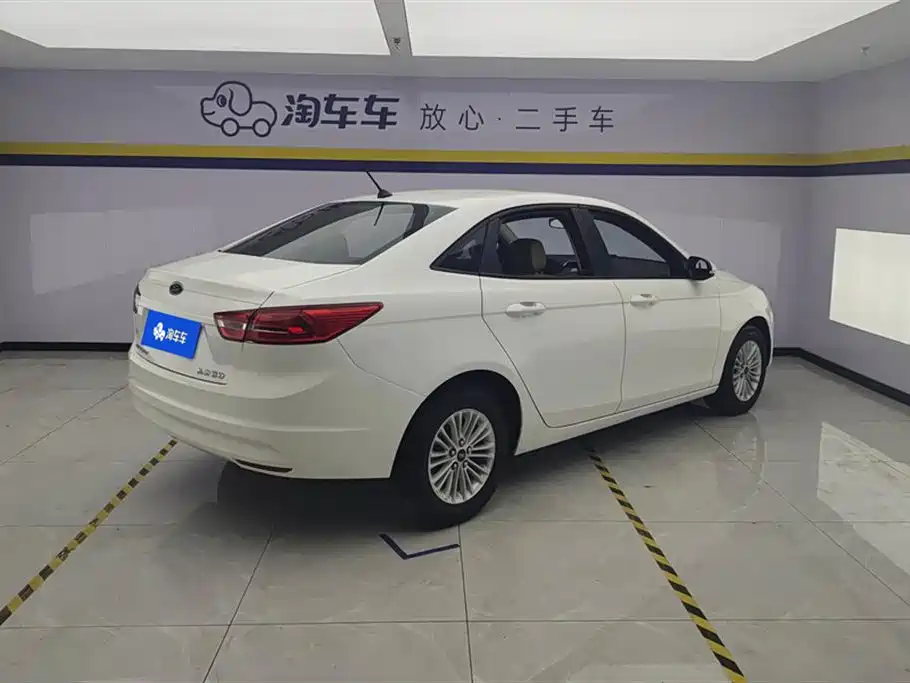 Escort 1.5 L Auto Comfort