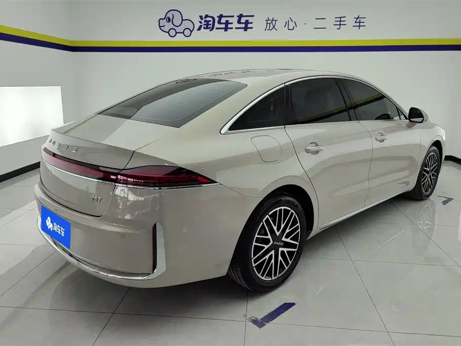 Roewe M7 DMH 160 km Joy