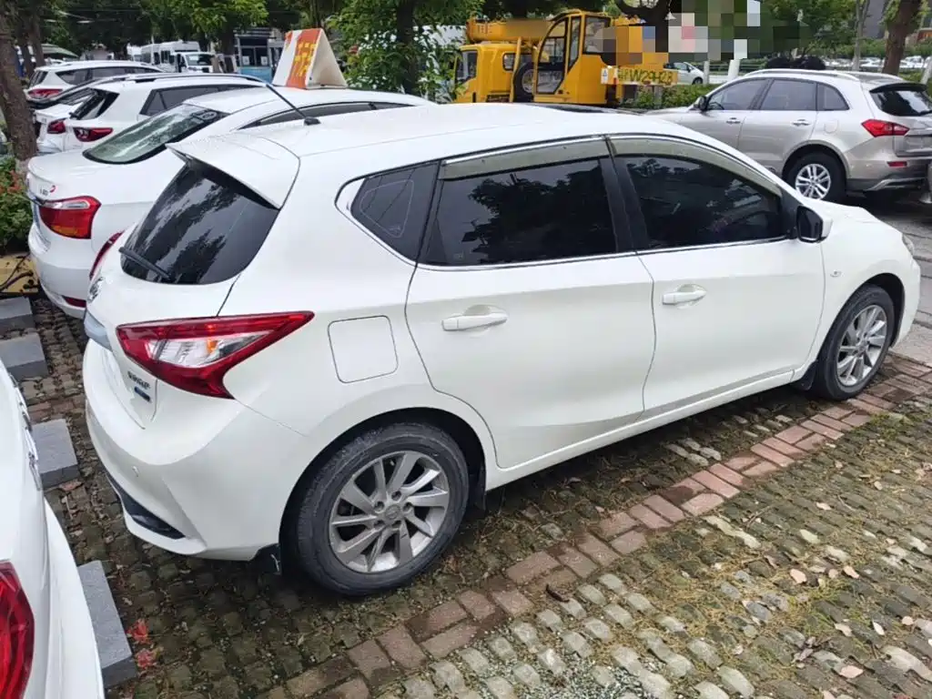 Tiida 1.6 L CVT Cool Motion CN-VI