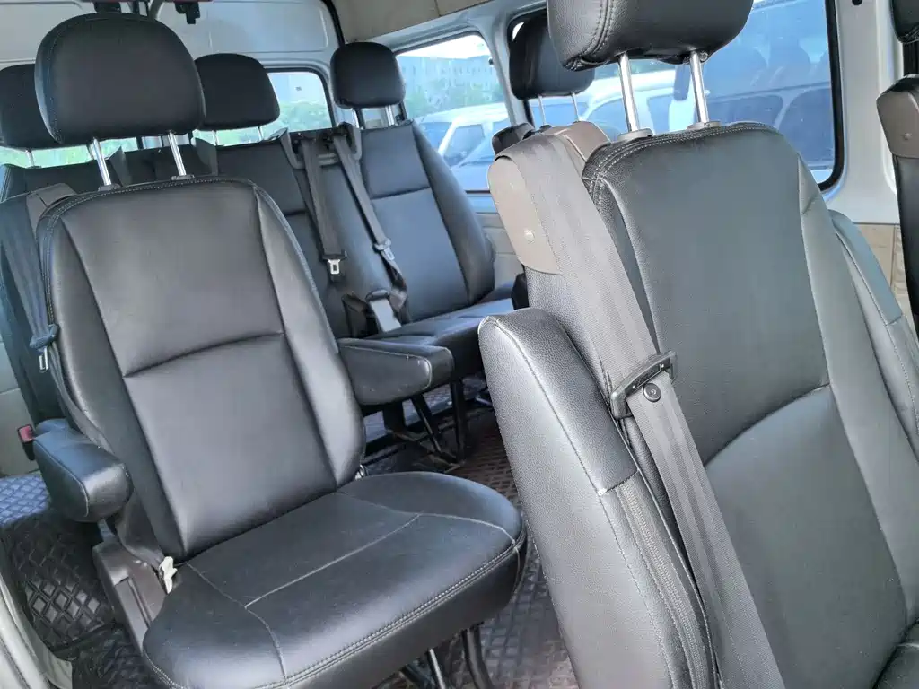 Transit Custom 2.8 T Commercial LWB Mid Roof 6-seat Rear Single Tire CN-VI JX493