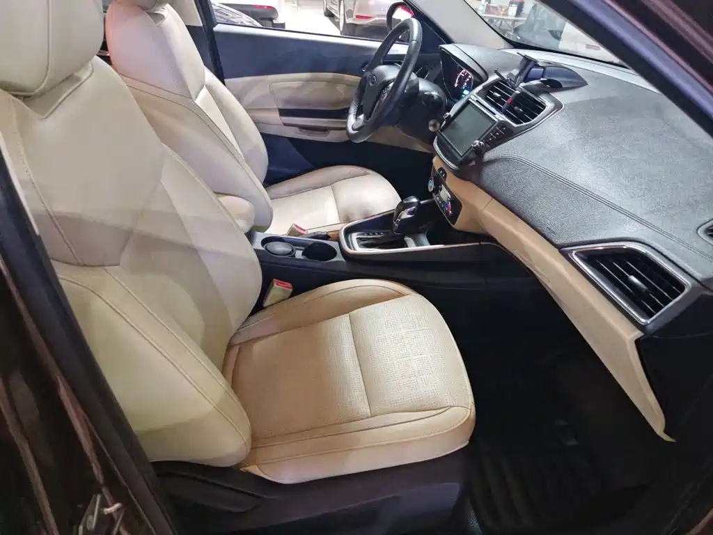 Escort 1.5 L Auto Fashion