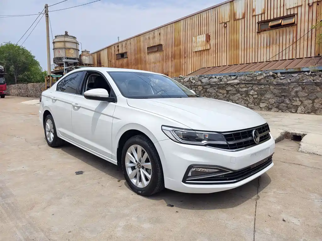 Bora 1.5 L Auto Elite Connected