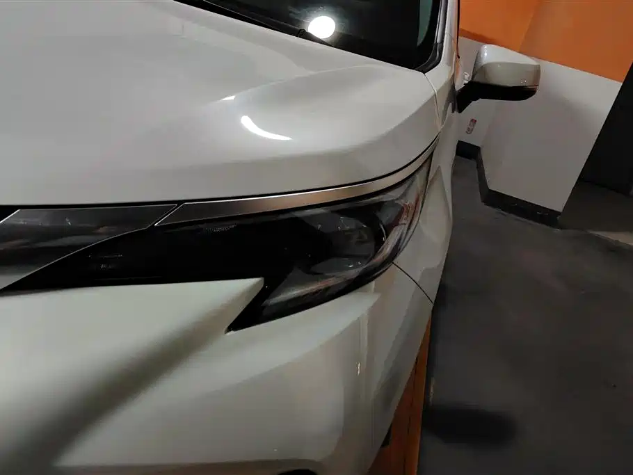 Granvia 2.5 L Hybrid Luxury