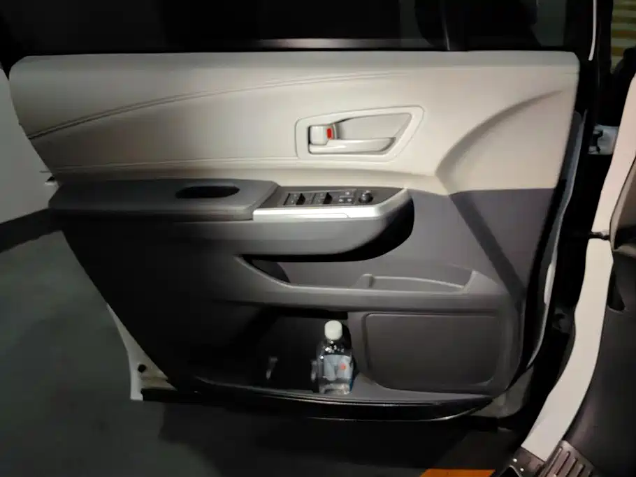 Granvia 2.5 L Hybrid Luxury