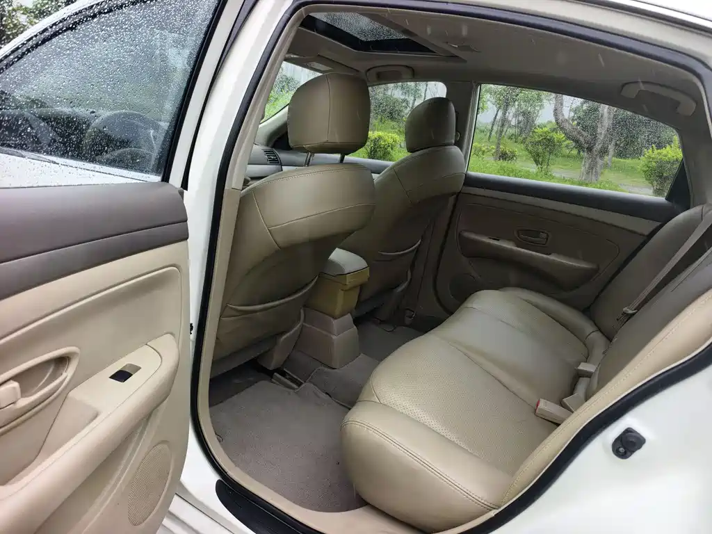 Sylphy Classic 1.6 XE+ CVT Connected Luxury