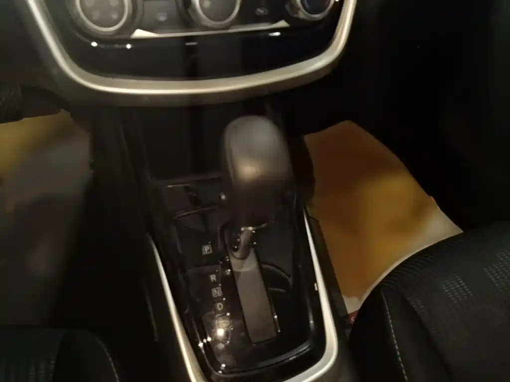 Tiida 1.6 L CVT Cool Motion CN-VI