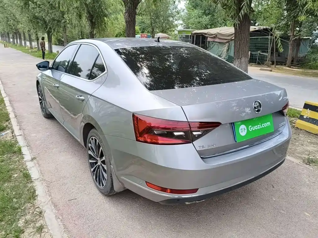 Superb TSI330 DSG Smart Travel