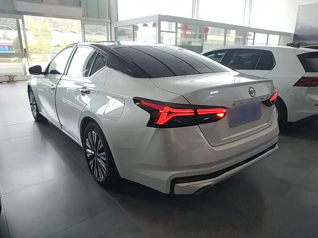 Teana 2.0 L XL-TLS Joy