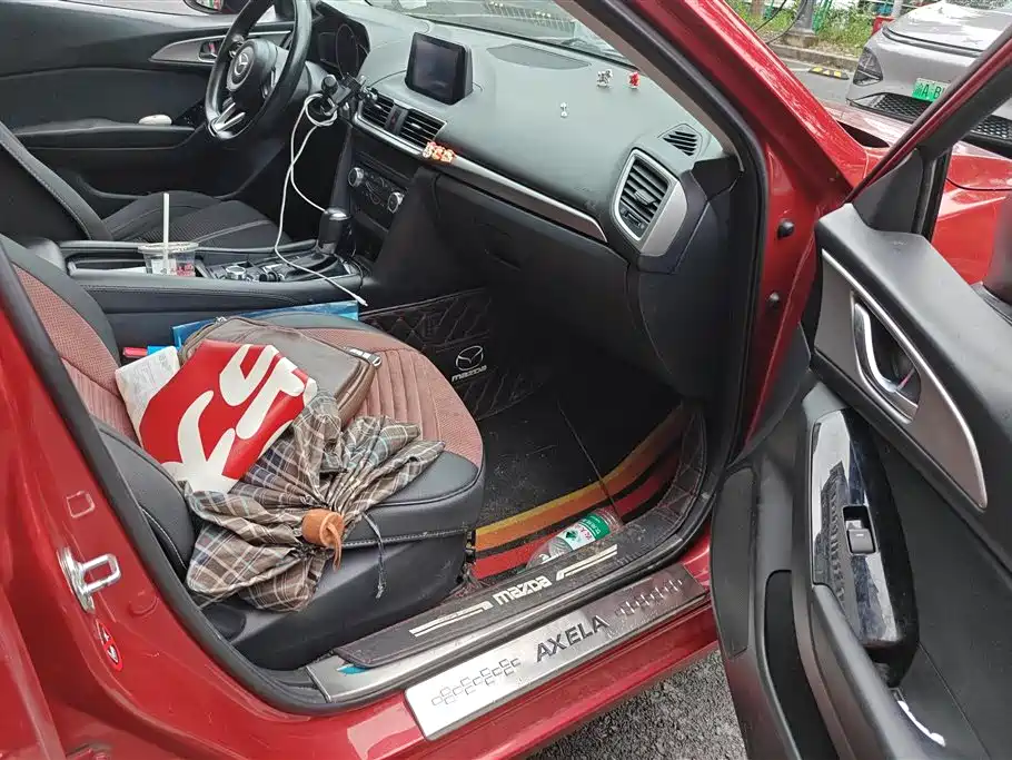 Mazda 3 Axela Sedan 1.5 L Auto Luxury CN-V