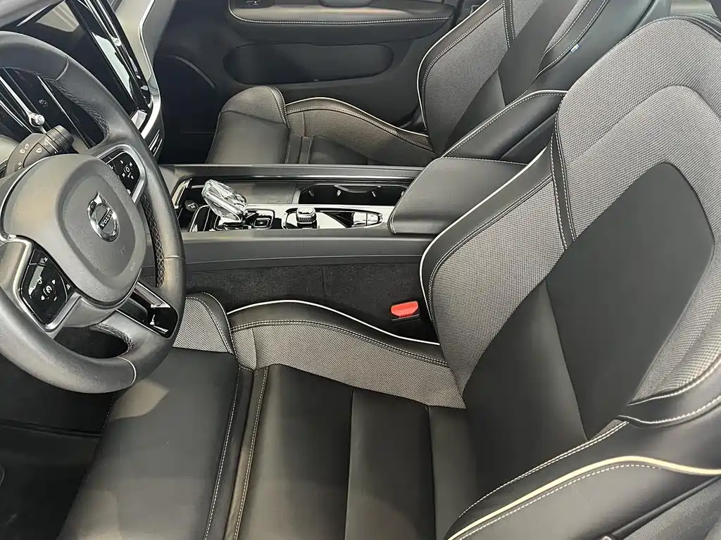 Volvo S60 沃尔沃S60 2025款 B5 智雅运动版