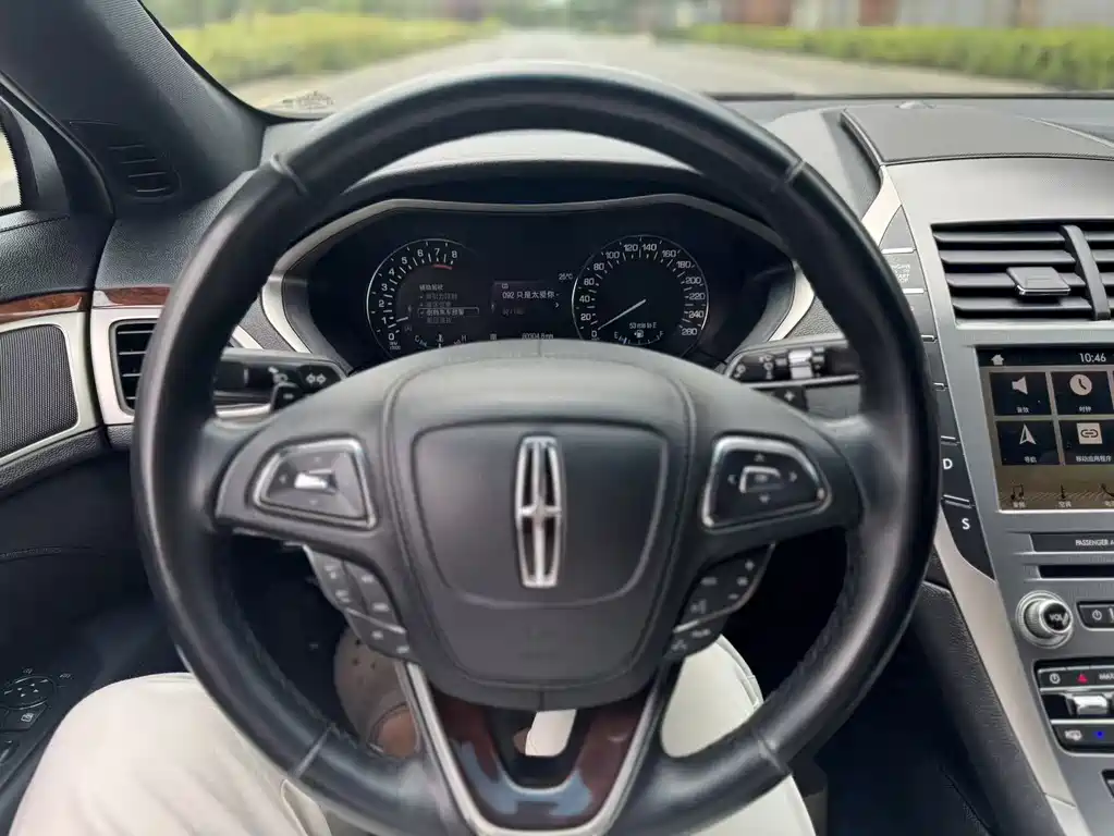 Lincoln MKZ 2.0 T Graceful