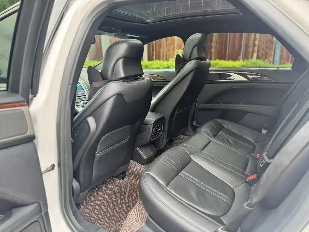 Lincoln MKZ 2.0 T Graceful