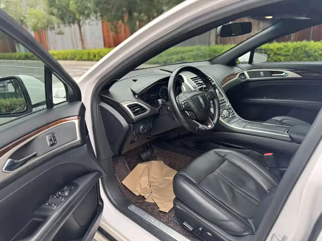 Lincoln MKZ 2.0 T Graceful