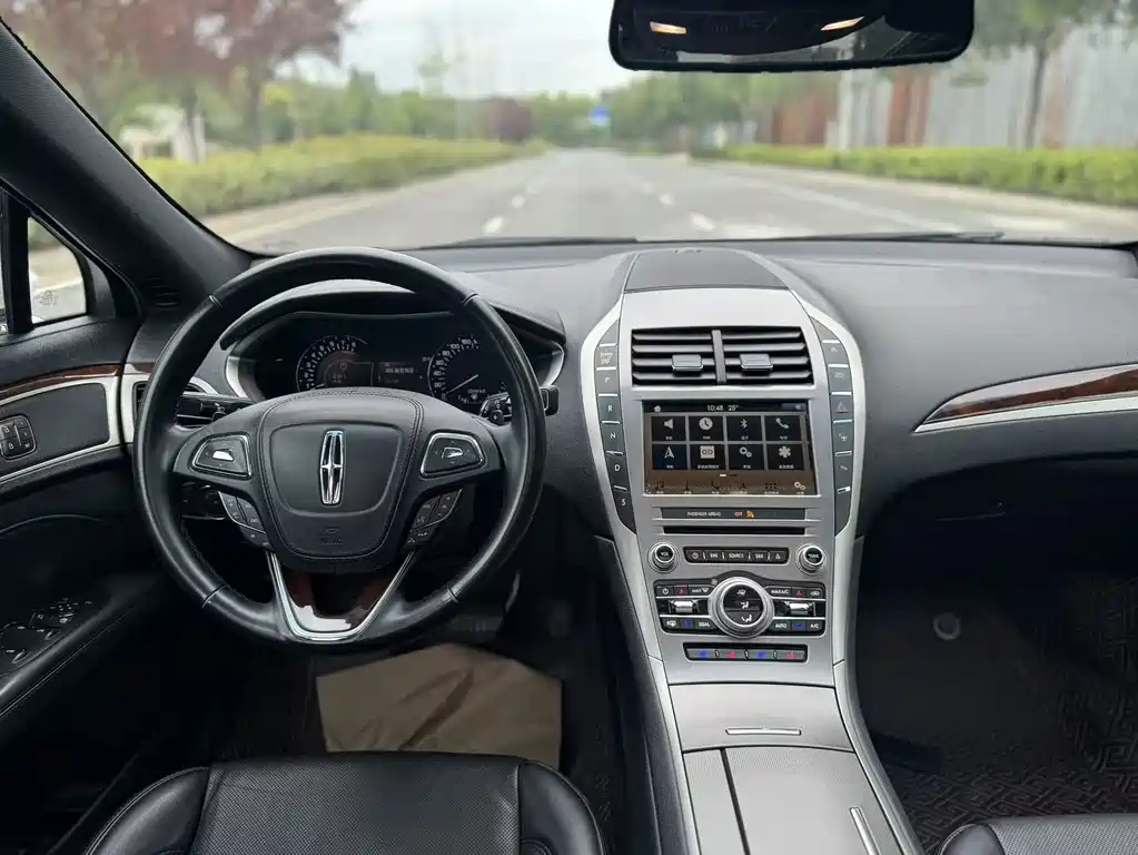 Lincoln MKZ 2.0 T Graceful