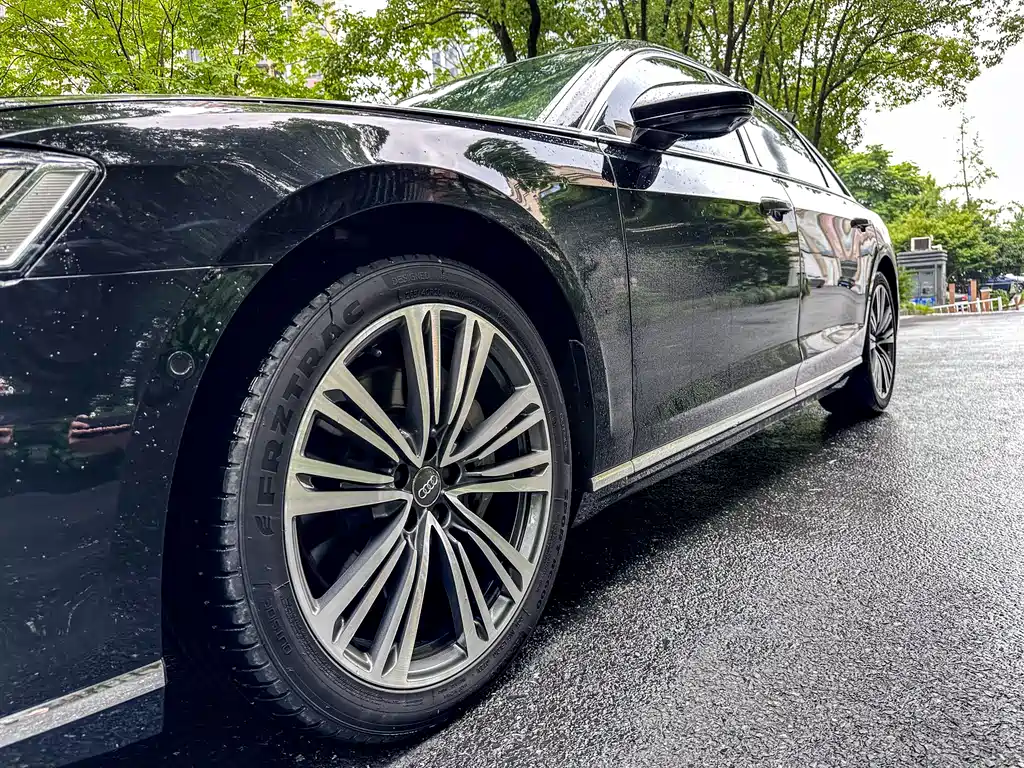 Audi A8 A8 L 55 TFSI quattro Distinguished