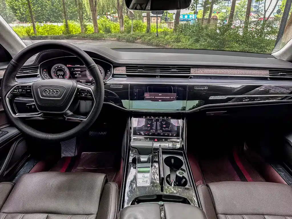 Audi A8 A8 L 55 TFSI quattro Distinguished