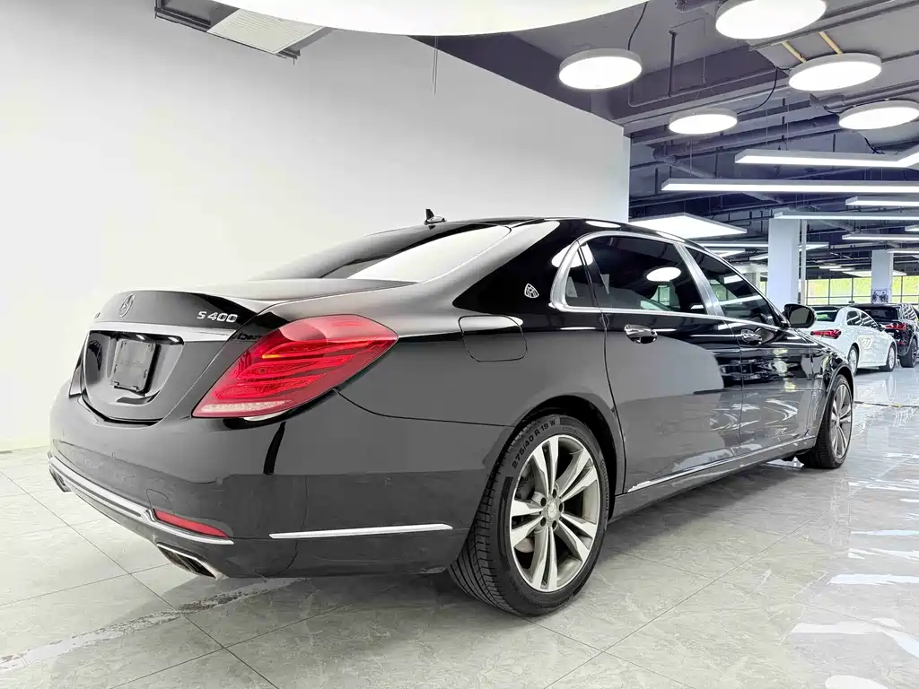 Maybach S-Class S 400 4 MATIC