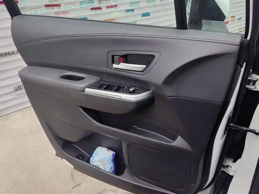 Sienna 2.5 L Hybrid Distinguished