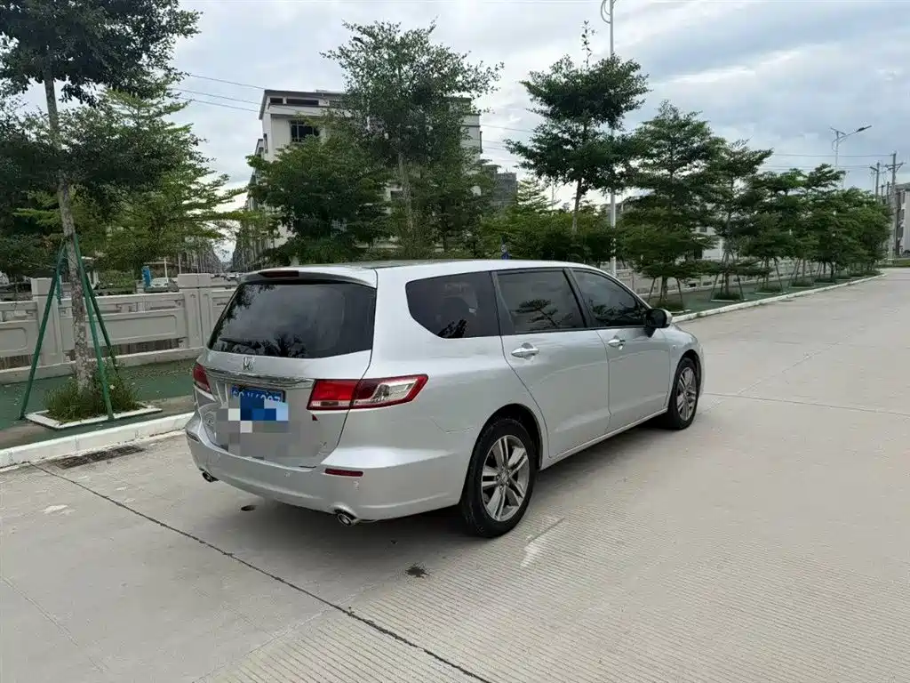 Odyssey 2.4 L Luxury