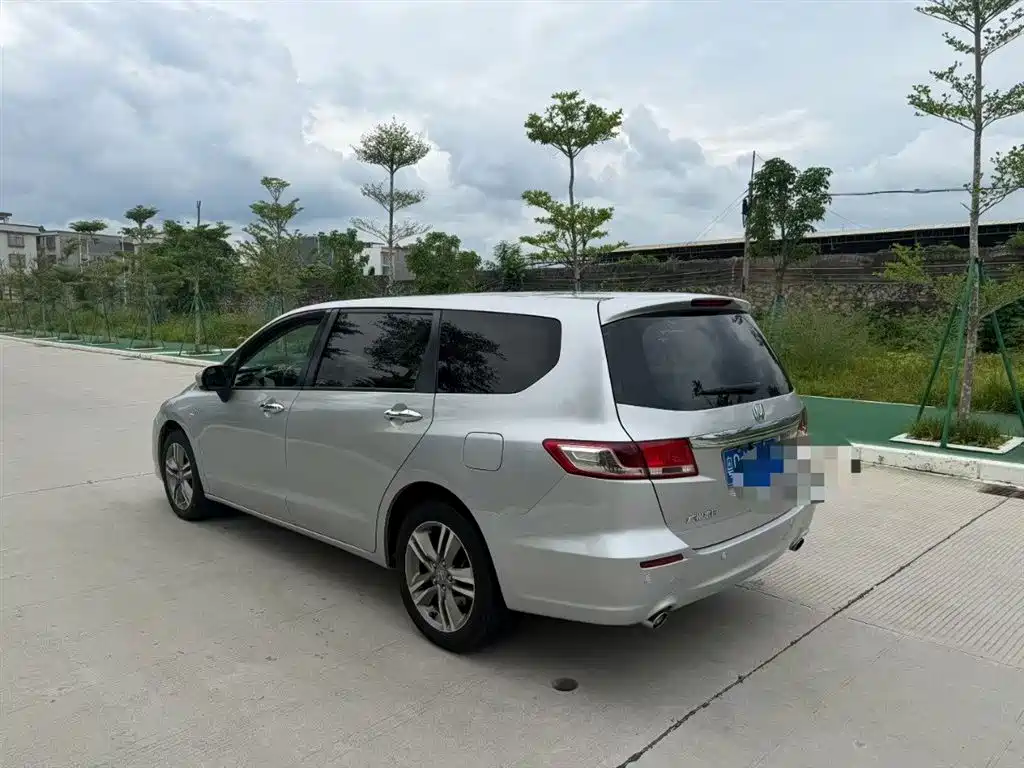 Odyssey 2.4 L Luxury