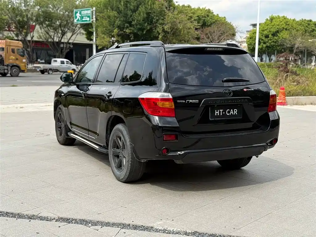 Highlander 2.7 L 2 WD 7-seat Elite
