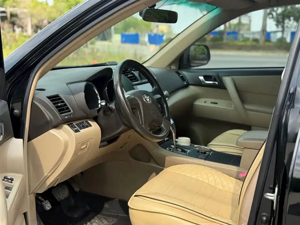 Highlander 2.7 L 2 WD 7-seat Elite