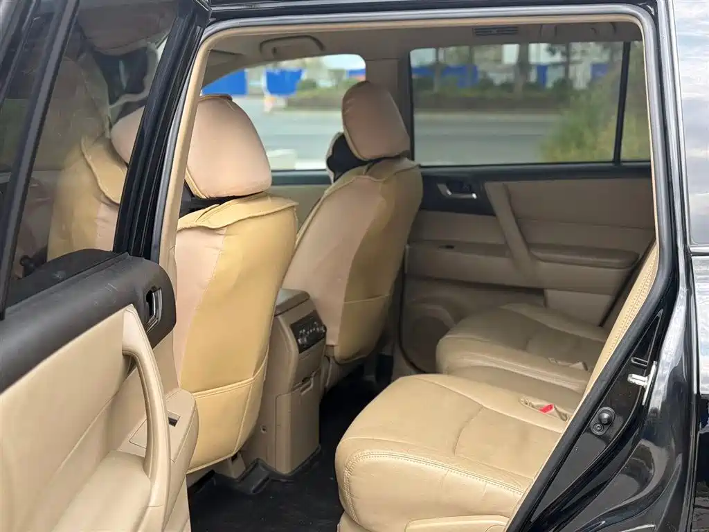 Highlander 2.7 L 2 WD 7-seat Elite
