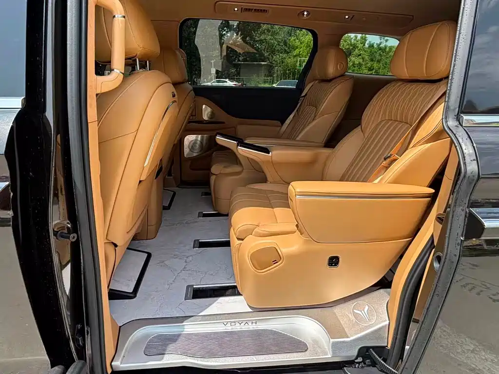 Voyah Dreamer PHEV 4 WD Flagship Kunpeng