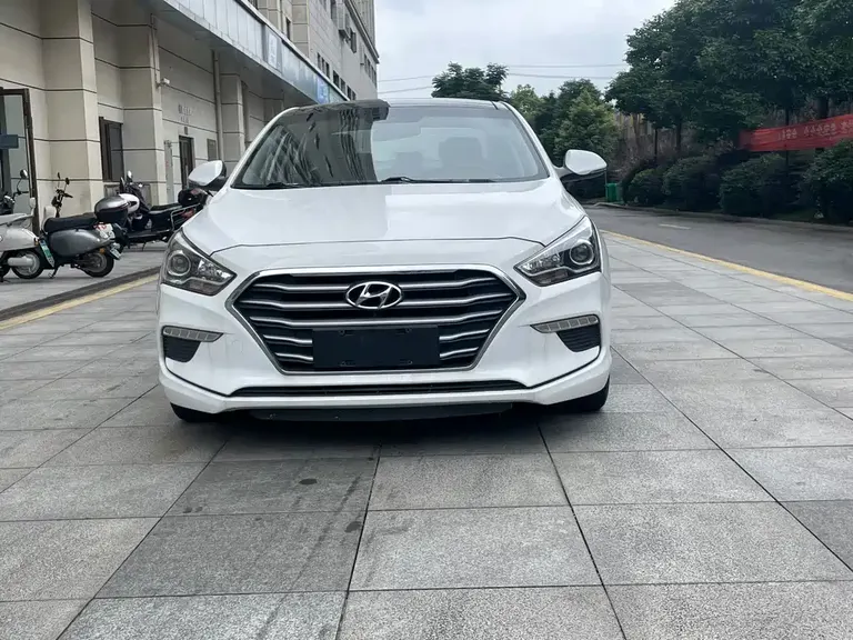 Hyundai Mistra 1.8 L Auto Intelligent GLS CN-V