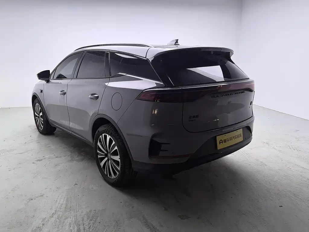 Tang NEV Smart Drive DM-i 175 KM Distinguished