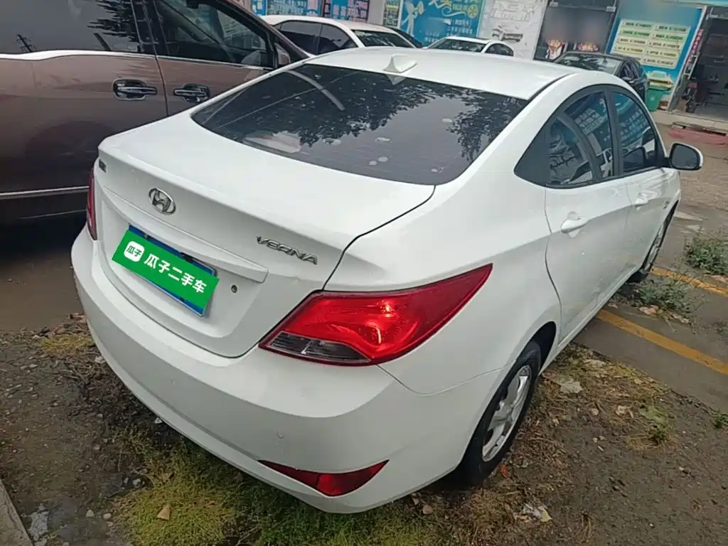 Accent 1.4 L Auto Intelligent GLS