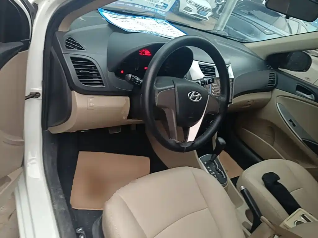 Accent 1.4 L Auto Intelligent GLS